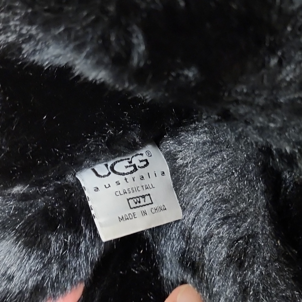 UGG classic tall Bailey button triplet size 7 - Picture 8 of 11